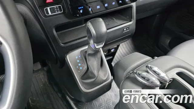 Hyundai Staria 2024 thumb 8