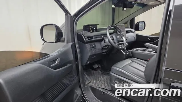 Hyundai Staria 2024 thumb 9