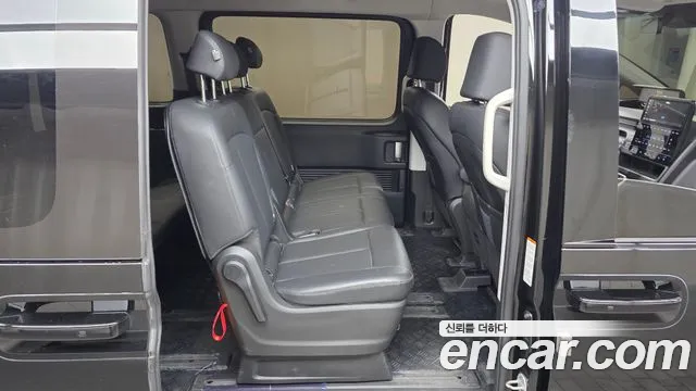 Hyundai Staria 2024 thumb 10