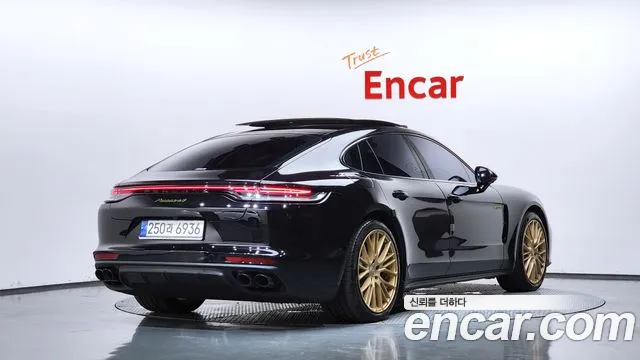 Porsche Panamera 2023 thumb 2