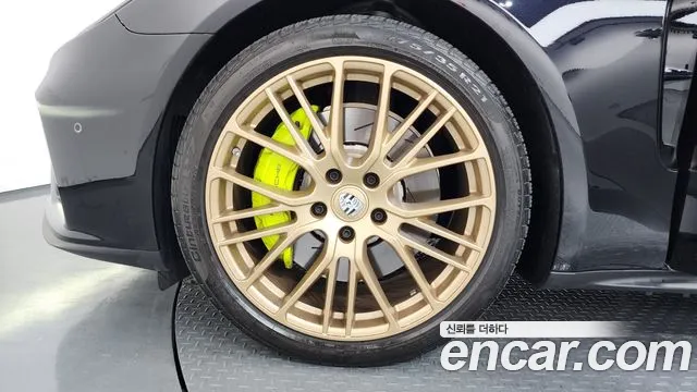 Porsche Panamera 2023 thumb 5