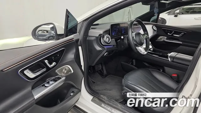 Mercedes-Benz EQE 2023 thumb 10
