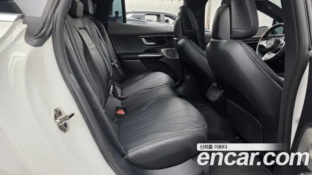 Mercedes-Benz EQE 2023 thumb 12