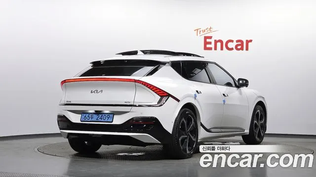 Kia EV6 2022 thumb 2