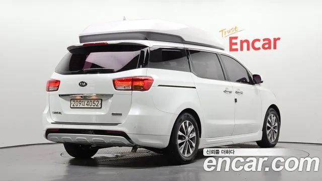 Kia Carnival 2016 thumb 2