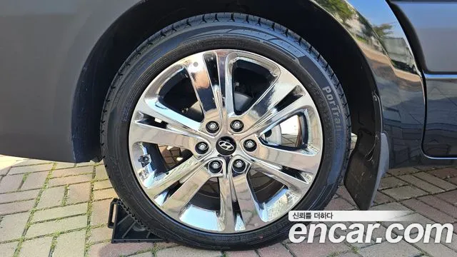 Hyundai Staria 2024 thumb 5