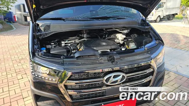 Hyundai Staria 2024 thumb 6