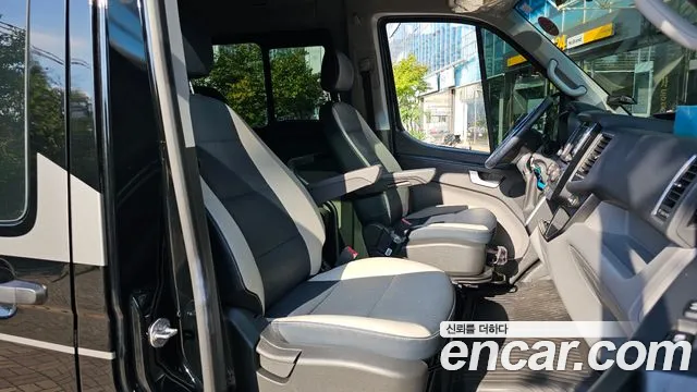 Hyundai Staria 2024 thumb 10