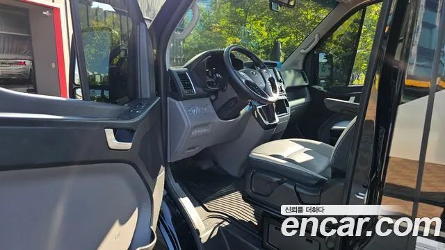 Hyundai Staria 2024 thumb 11