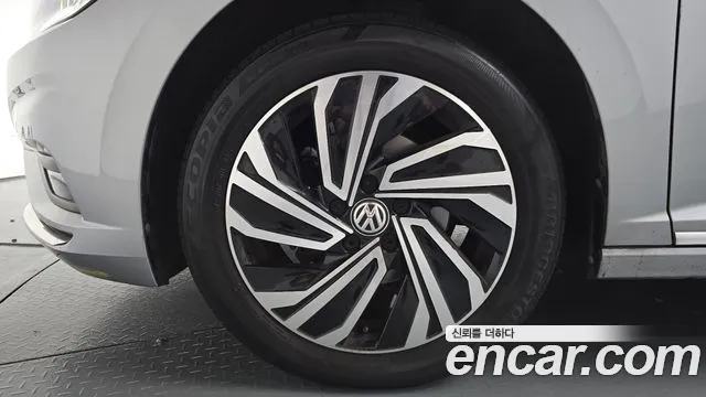 Volkswagen Jetta 2021 thumb 4