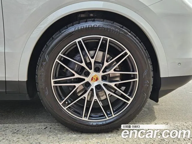 Porsche Cayenne 2024 thumb 5