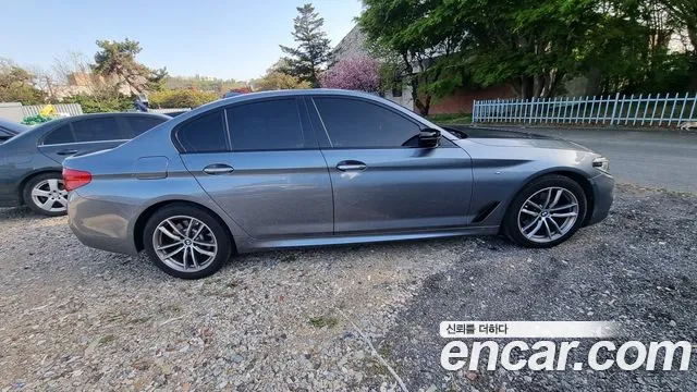 BMW 5 серии 2017 thumb 4