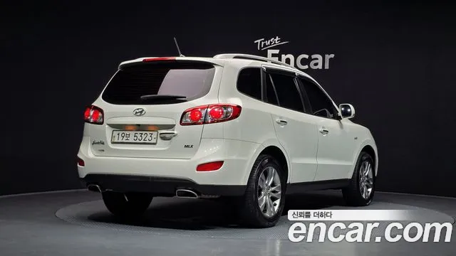 Hyundai Santa Fe 2011 thumb 2