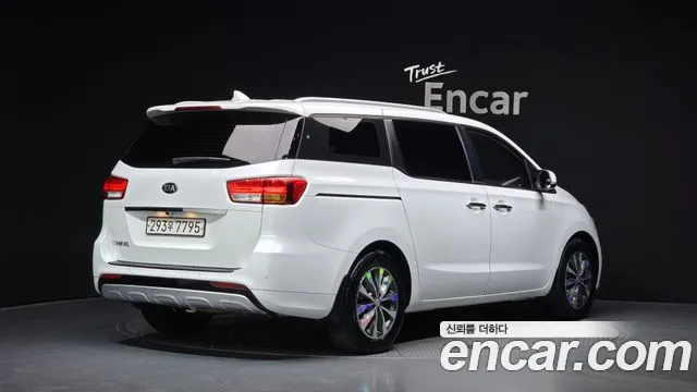 Kia Carnival 2018 thumb 2