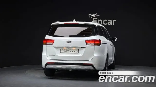 Kia Carnival 2018 thumb 4