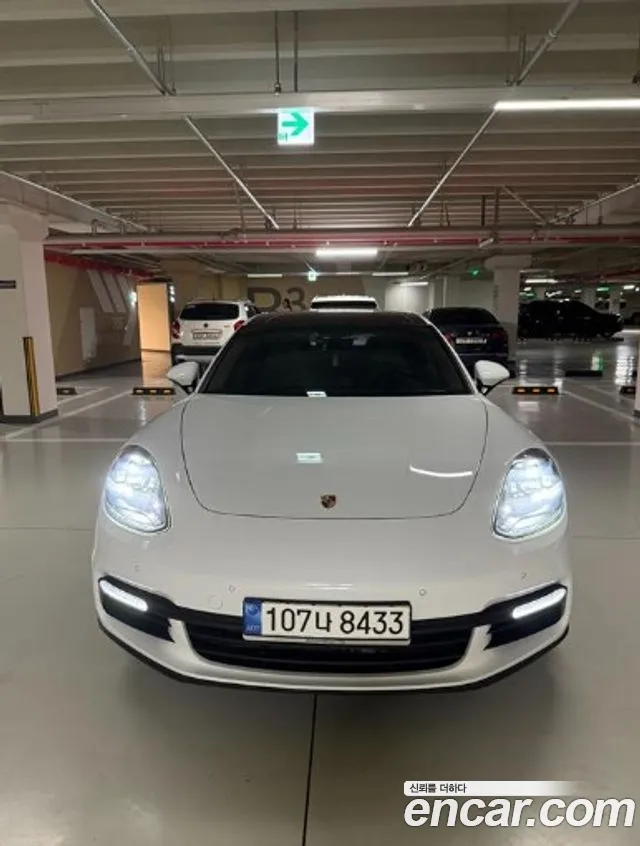 Porsche Panamera 2018 thumb 2