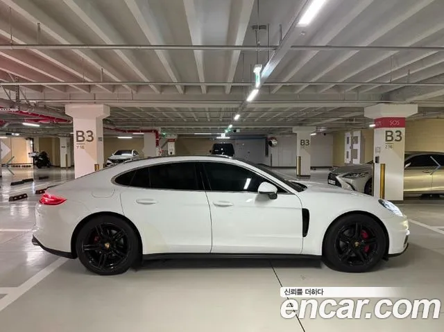 Porsche Panamera 2018 thumb 3