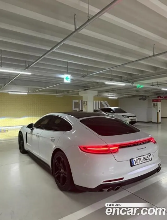Porsche Panamera 2018 thumb 4