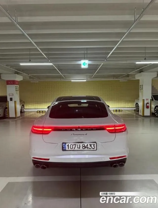 Porsche Panamera 2018 thumb 5