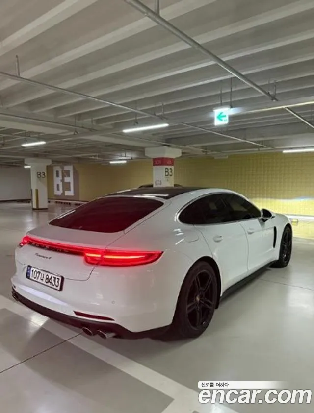 Porsche Panamera 2018 thumb 6
