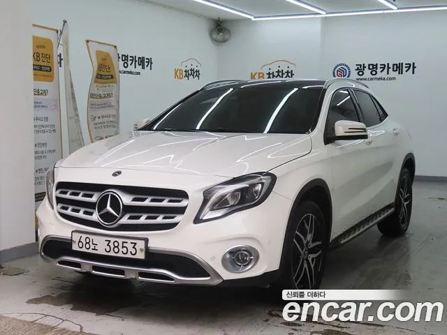 Mercedes-Benz GLA 2018 thumb 2