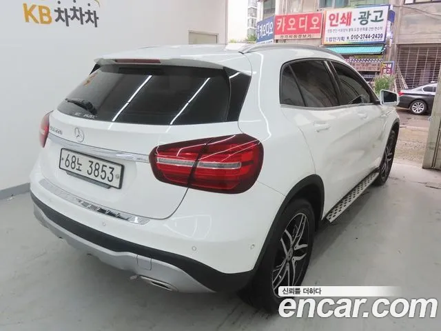 Mercedes-Benz GLA 2018 thumb 3