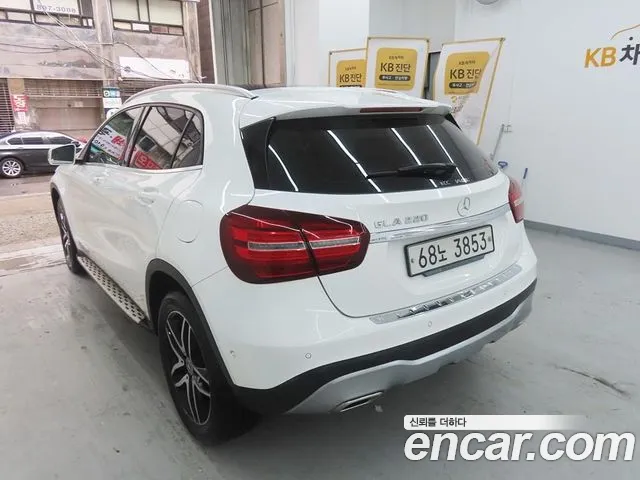 Mercedes-Benz GLA 2018 thumb 4