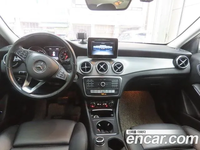 Mercedes-Benz GLA 2018 thumb 7