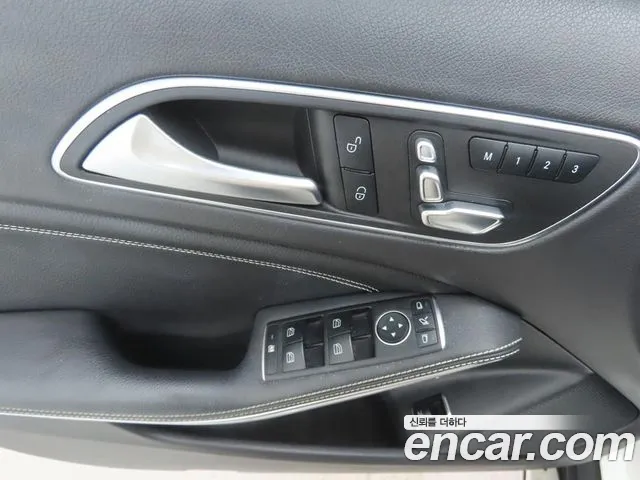 Mercedes-Benz GLA 2018 thumb 9