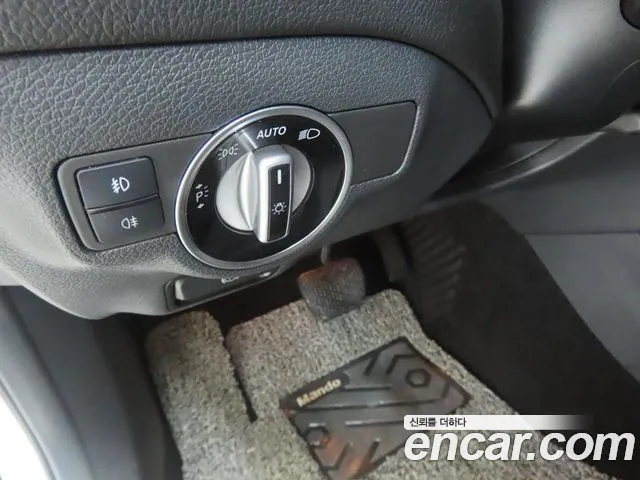 Mercedes-Benz GLA 2018 thumb 10