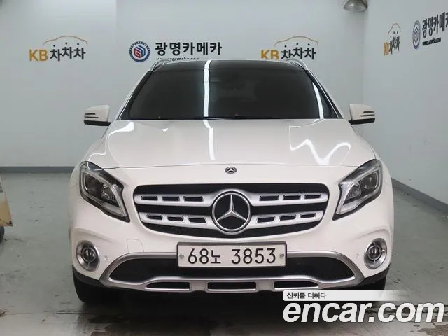 Mercedes-Benz GLA 2018 thumb 12