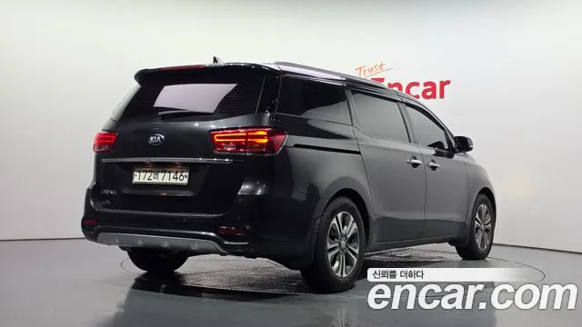 Kia Carnival 2019 thumb 2