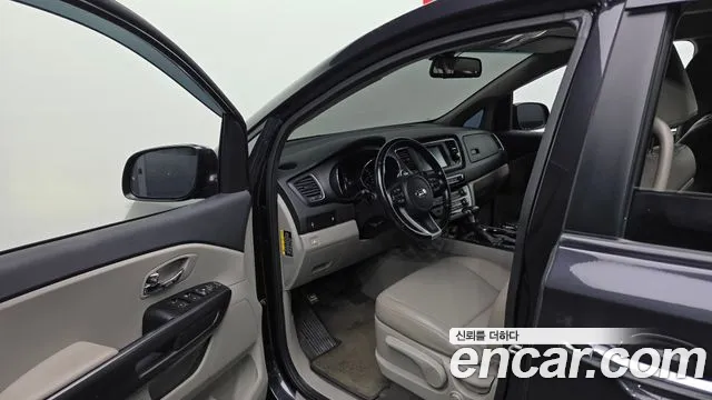 Kia Carnival 2019 thumb 10