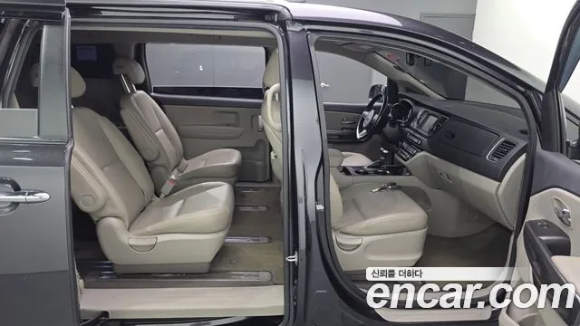 Kia Carnival 2019 thumb 11