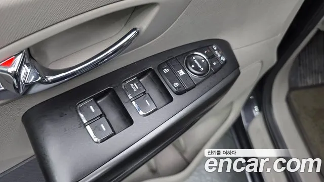 Kia Carnival 2019 thumb 12