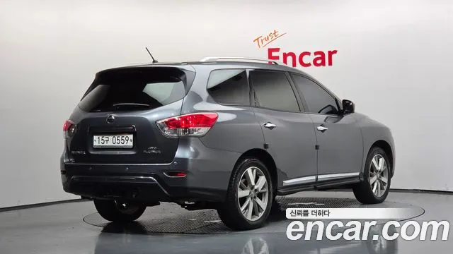 Nissan Pathfinder 2016 thumb 2