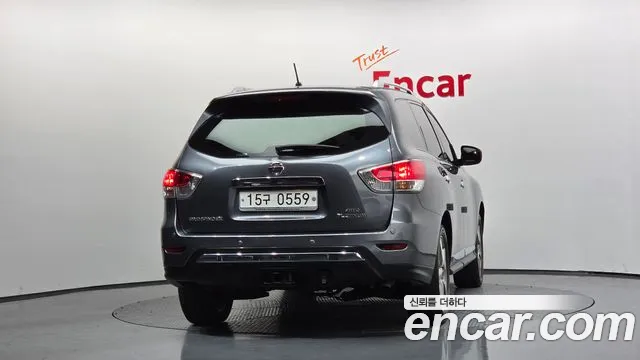 Nissan Pathfinder 2016 thumb 4