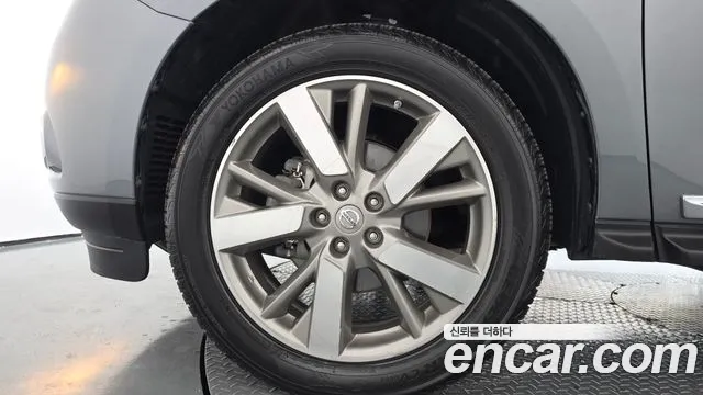 Nissan Pathfinder 2016 thumb 5