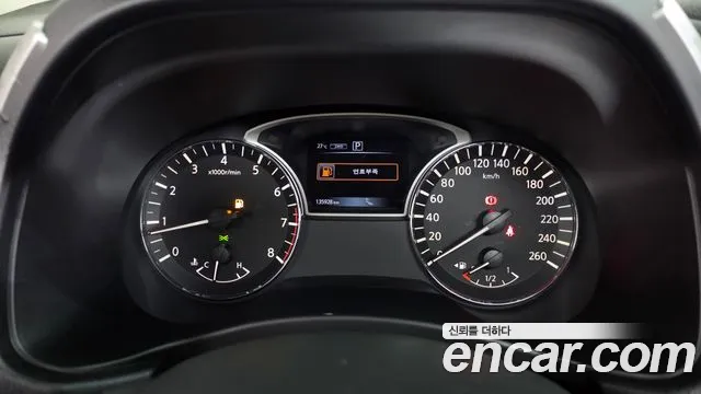 Nissan Pathfinder 2016 thumb 8