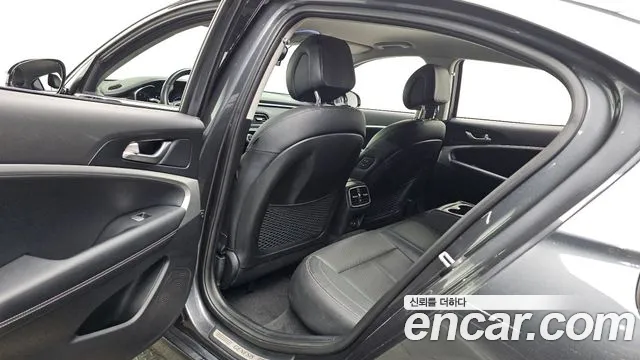 Genesis G70 2018 thumb 11