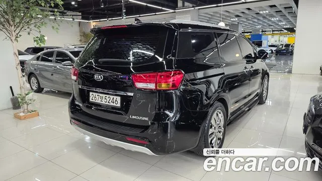 Kia Carnival 2017 thumb 4