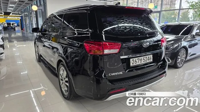 Kia Carnival 2017 thumb 6