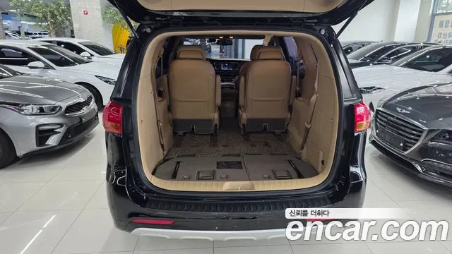 Kia Carnival 2017 thumb 8
