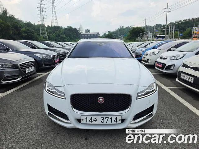 Jaguar XF 2017 thumb 2
