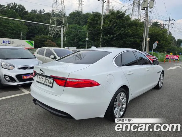 Jaguar XF 2017 thumb 4