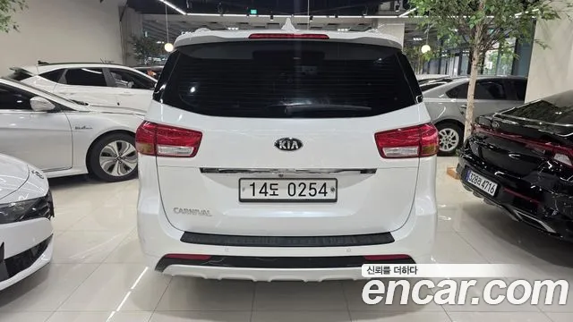 Kia Carnival 2016 thumb 5