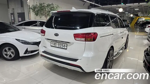 Kia Carnival 2016 thumb 6