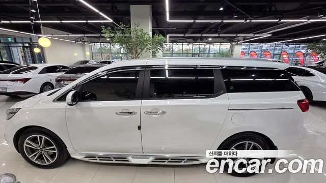 Kia Carnival 2016 thumb 7
