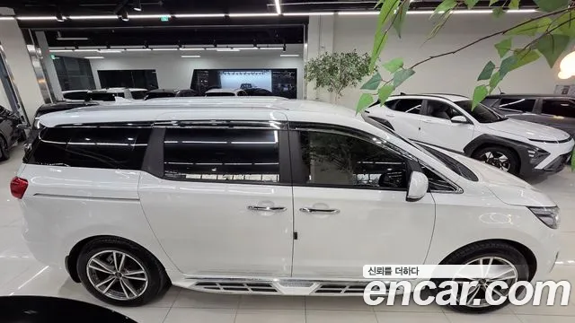 Kia Carnival 2016 thumb 8