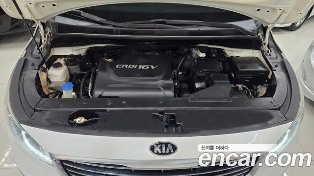 Kia Carnival 2016 thumb 10